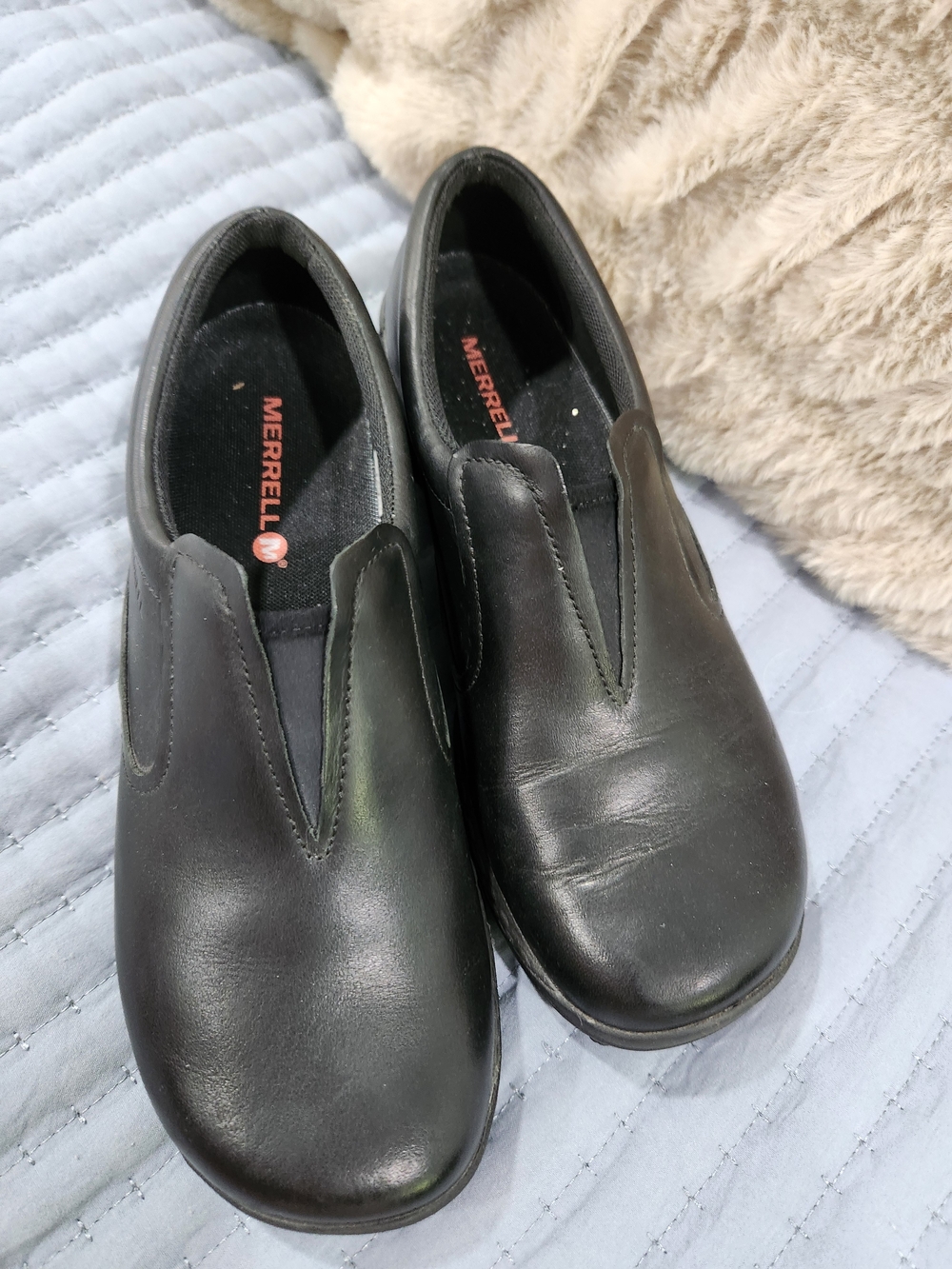 Merrell Women’s Black Slip-On Leather Loafers Nwot